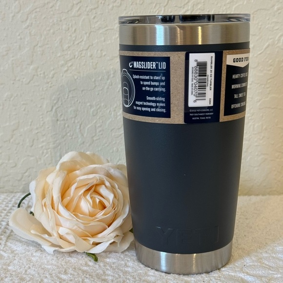 YETI Rambler 20 Oz Tumbler In NAVY BLUE with Mag Slider Lid Brand NEW - Picture 3 of 4